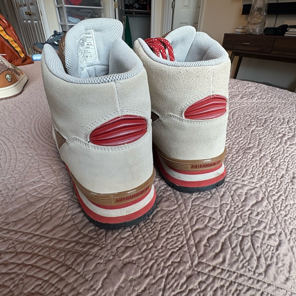 Merrill Beige and Red Retro hikers - Picture 2 of 4